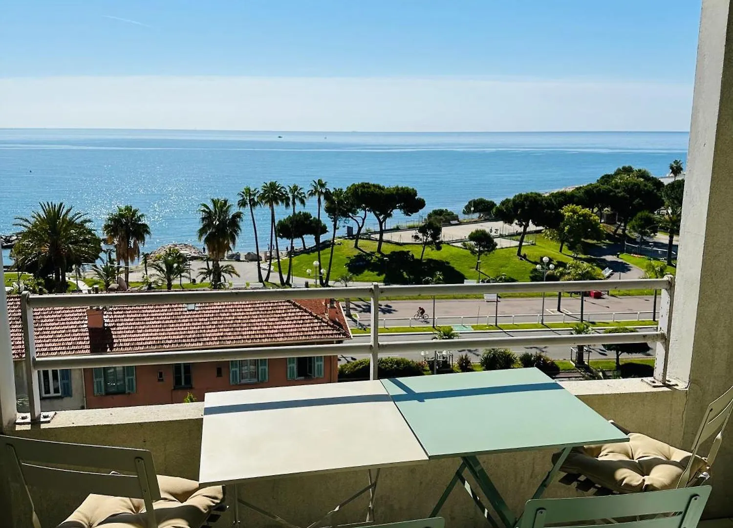 Cote D'Azur Charm, Studio Apartment With Panoramic Seaview In Nice