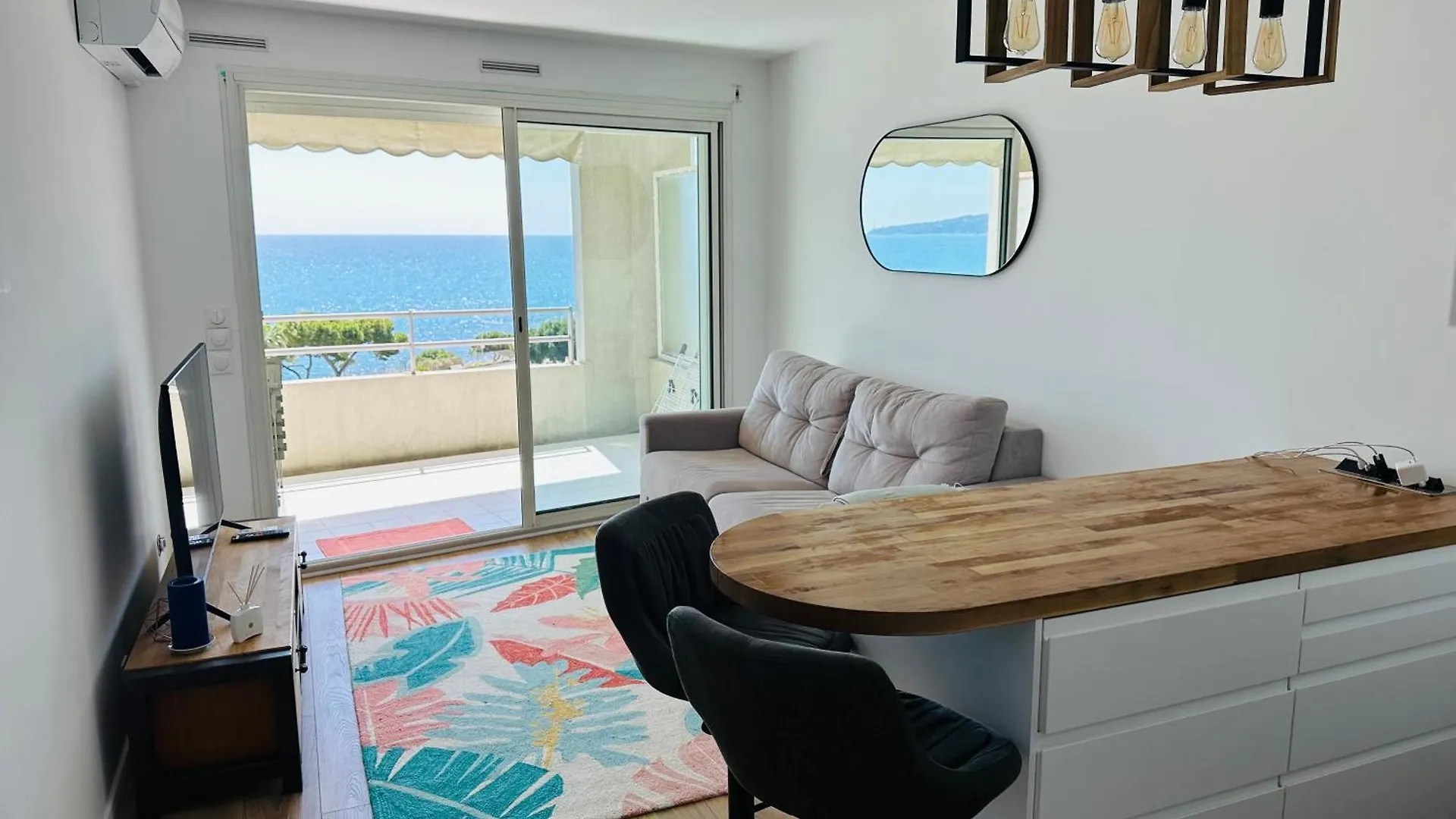 Cote D'Azur Charm, Studio Apartment With Panoramic Seaview In Nice