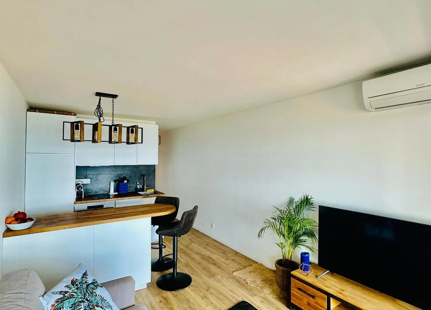 Cote D'Azur Charm, Studio Apartment With Panoramic Seaview In Nice